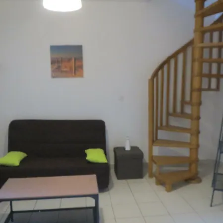 T1 Centre Apartmán *